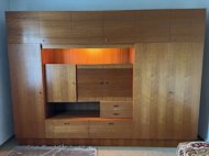 Inserat Wohnzimmerschrank in Nuss massiv